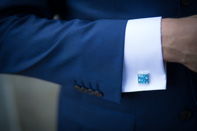 コンサルタントがスーツや服装にこだわる理由と気を付けるべき点